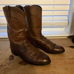Justin womens size 7.5 B style J90099 Full Quill Ostrich Boots.